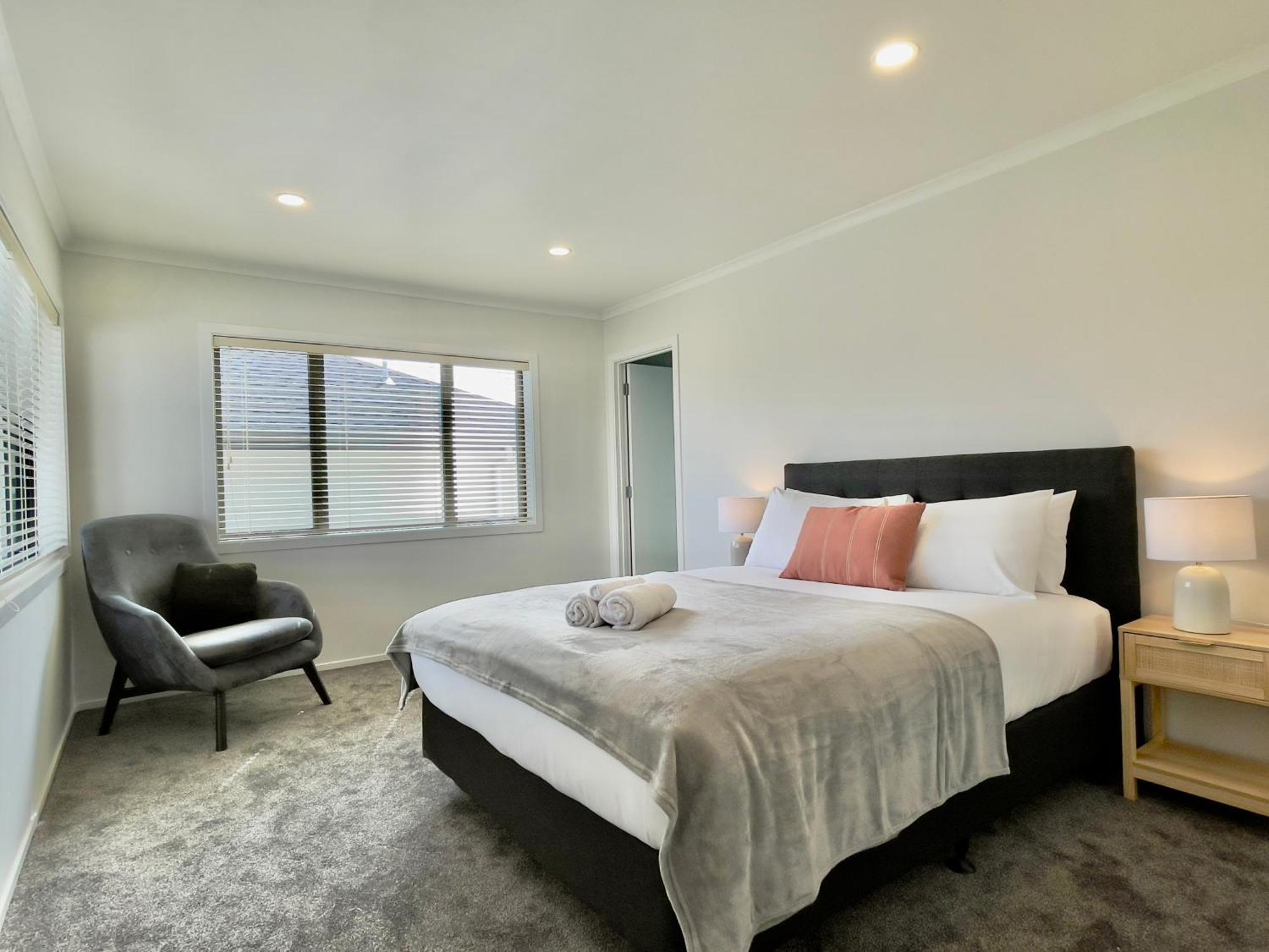 Sky Stars Brand-New Comfortable 3 & 4-Bedroom Houses Оукланд Екстериор снимка