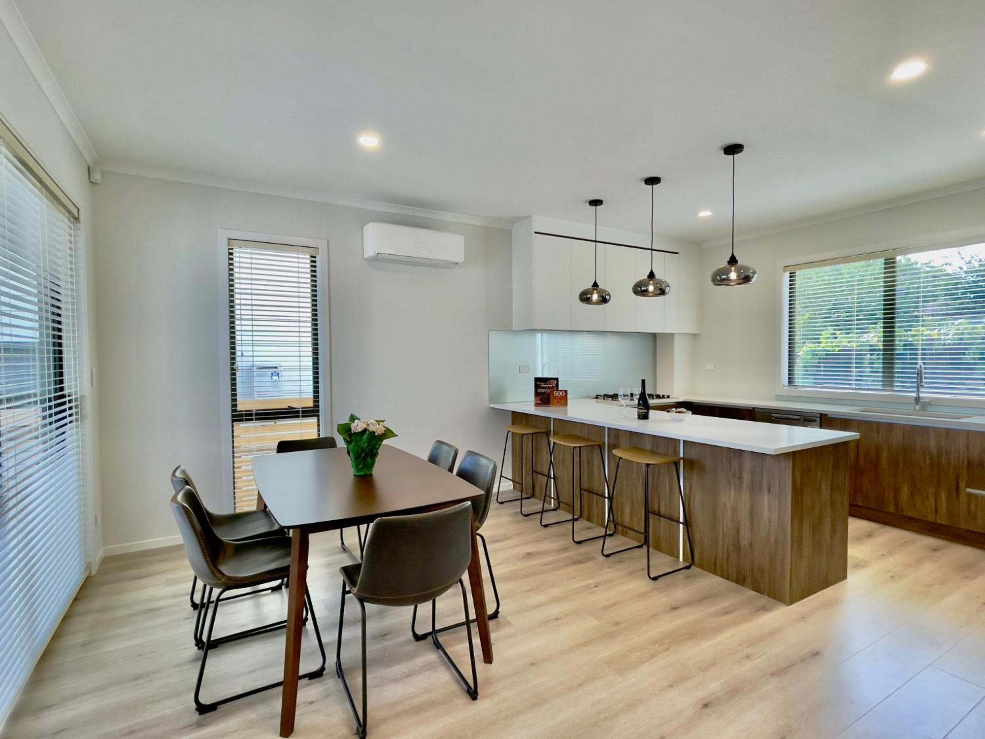 Sky Stars Brand-New Comfortable 3 & 4-Bedroom Houses Оукланд Екстериор снимка