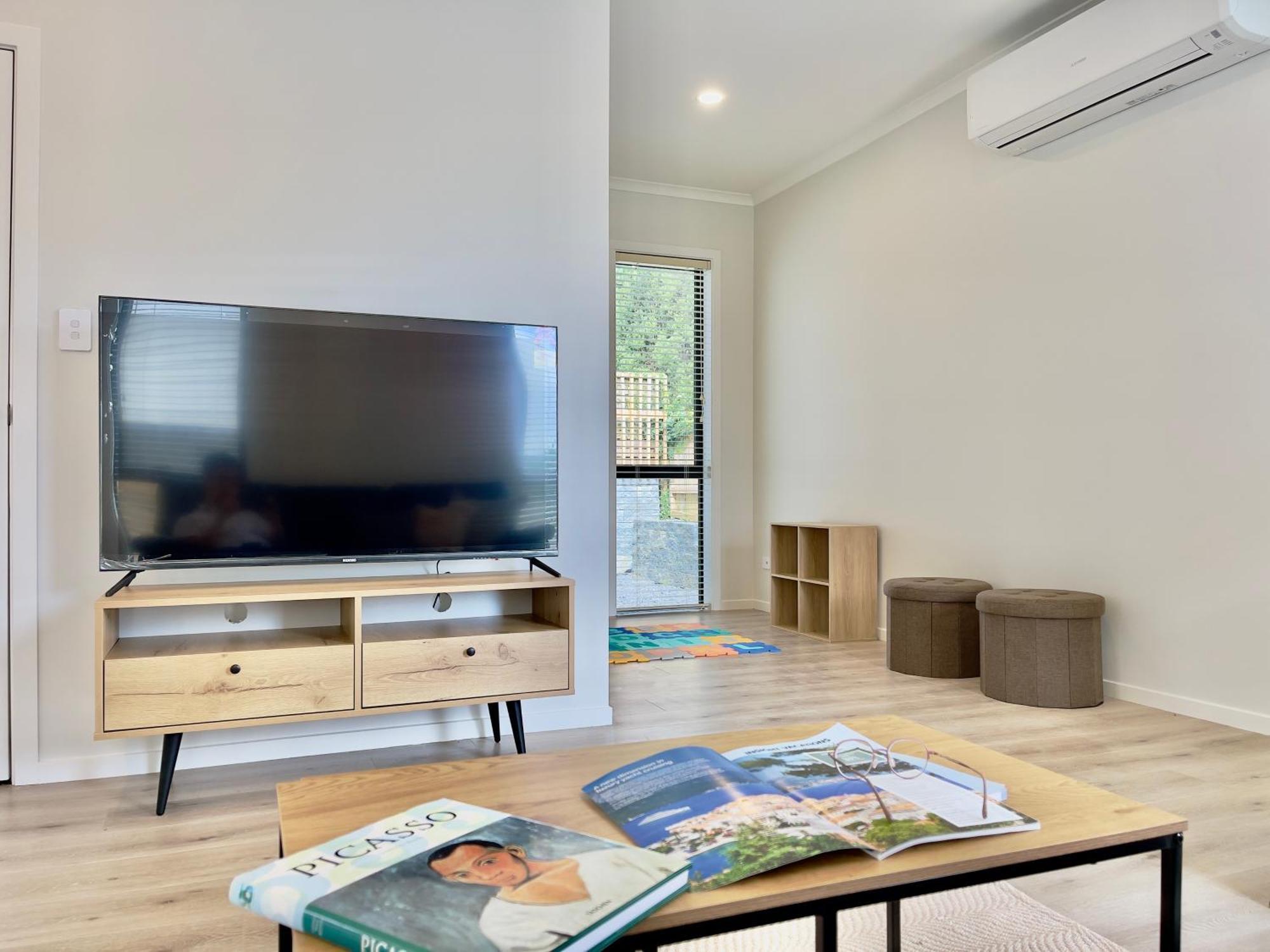 Sky Stars Brand-New Comfortable 3 & 4-Bedroom Houses Оукланд Екстериор снимка