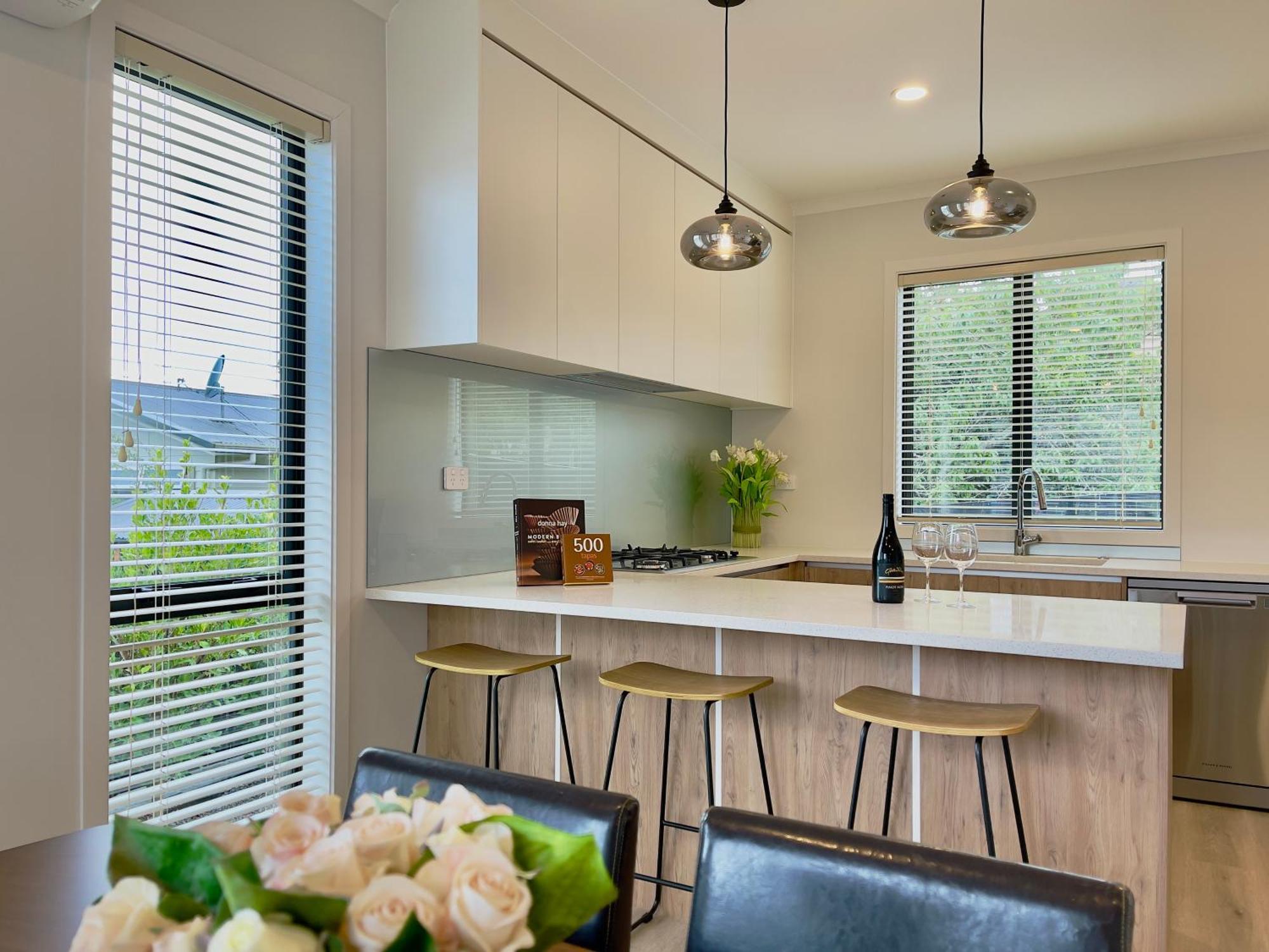 Sky Stars Brand-New Comfortable 3 & 4-Bedroom Houses Оукланд Екстериор снимка